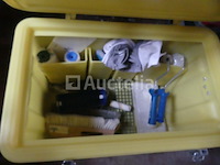 2 waterdichte koffers met inhoud - afbeelding 3 van  5