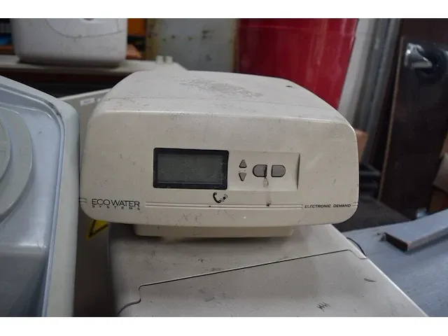 2 waterontkalkers, elektriciteitskast, boiler - afbeelding 3 van  13