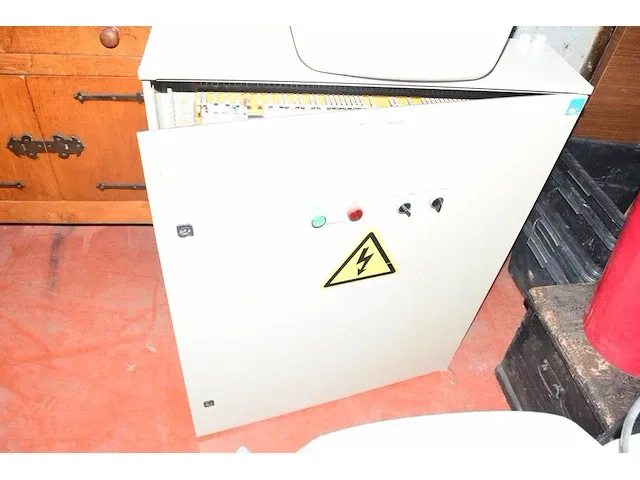 2 waterontkalkers, elektriciteitskast, boiler - afbeelding 8 van  13