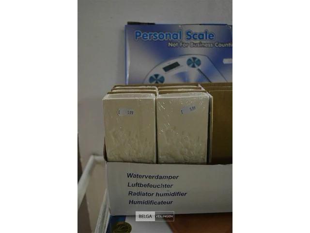 2 weegschalen, 6 waterverdampers, badkamer rekje - afbeelding 6 van  6
