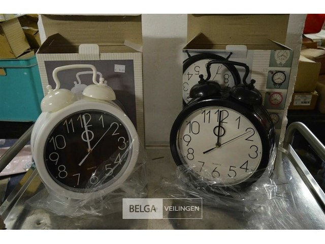 2 wekkers - afbeelding 1 van  3