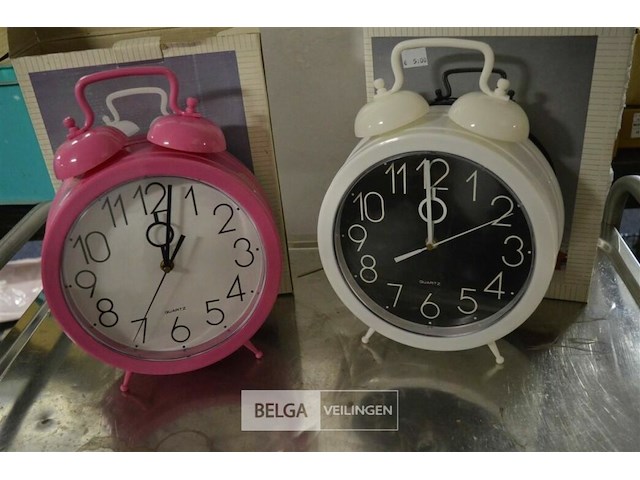 2 wekkers - afbeelding 1 van  3