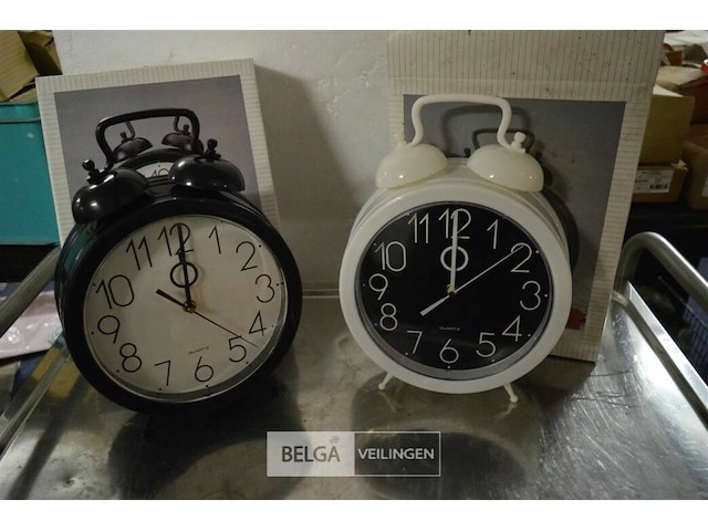 2 wekkers - afbeelding 1 van  3
