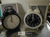 2 wekkers - afbeelding 1 van  3