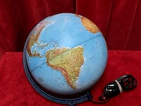 2 wereldbollen zonder voet - afbeelding 1 van  1