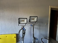 2 werflampen lumx op statief - afbeelding 1 van  4