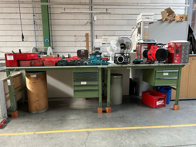 2 werktafels - afbeelding 1 van  6