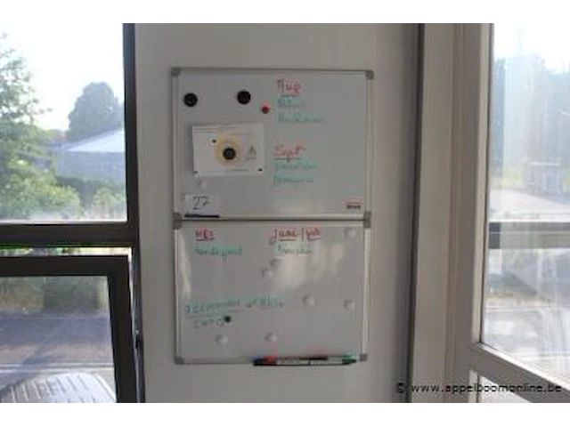 2 whiteboards - afbeelding 1 van  1