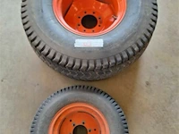 2 wielen van verschillende grootte van kubota - afbeelding 1 van  7