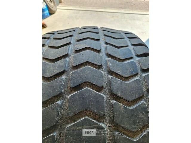 2 wielen van verschillende grootte van kubota - afbeelding 4 van  7