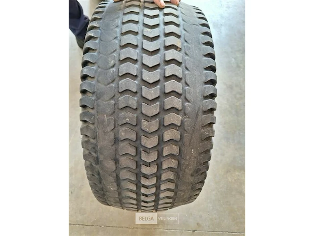 2 wielen van verschillende grootte van kubota - afbeelding 5 van  7