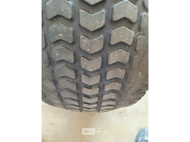 2 wielen van verschillende grootte van kubota - afbeelding 6 van  7