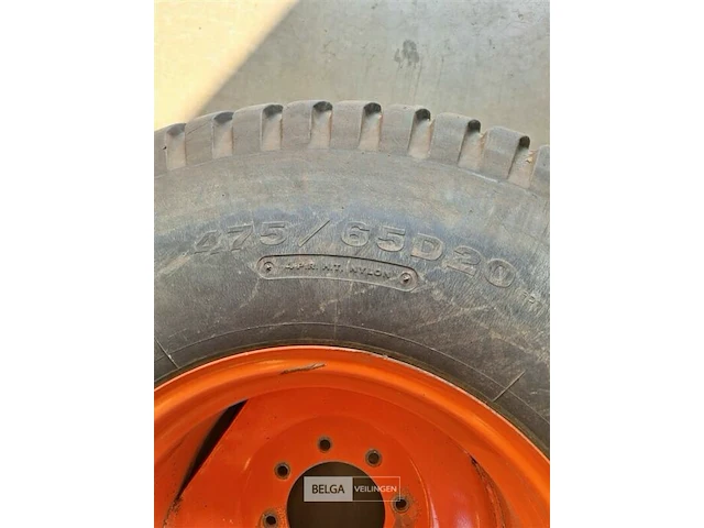 2 wielen van verschillende grootte van kubota - afbeelding 7 van  7