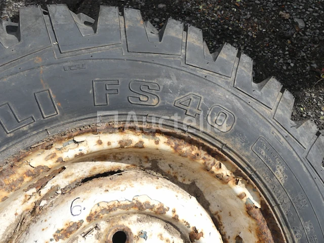 2 wielen voor pirelli fs40 bouwmachines - afbeelding 1 van  7
