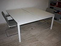 2 wit metalen rol ladeblokken, office bench 2 personen 160x162 cm, 2 grijze vergader stoelen met stoffen zit (54,56,59) - afbeelding 1 van  5