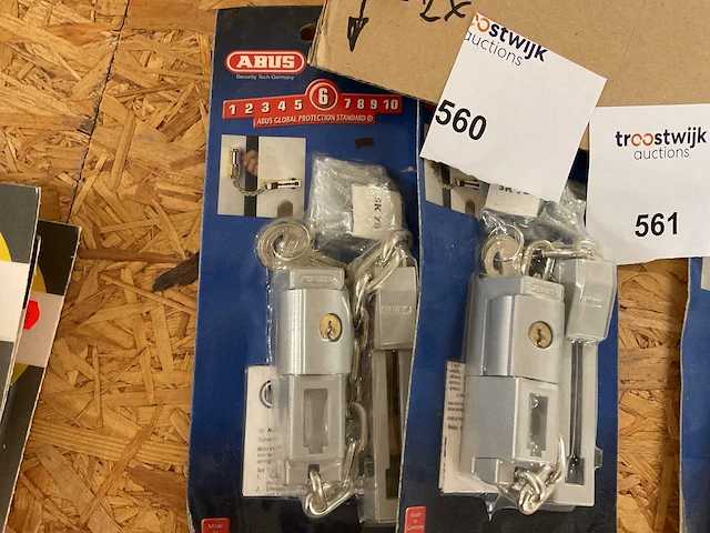 2 x afsluitbare deurketting - afbeelding 1 van  4