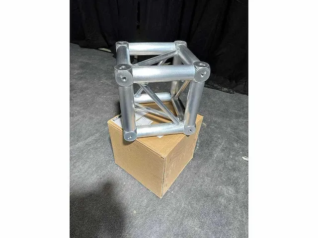 2 x box hoek type global truss f34 nieuw - afbeelding 1 van  1
