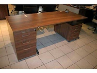 2 x bureau steelcase met vast ladenblok