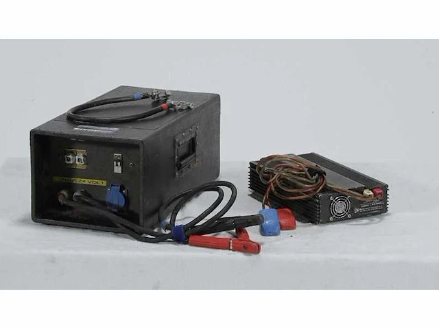 2 x busching autoersatz - converter 24v/220v & 12v/220v - afbeelding 1 van  2