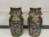 2 x chinese vazen met goudkleurige handvaten in dierenfiguur