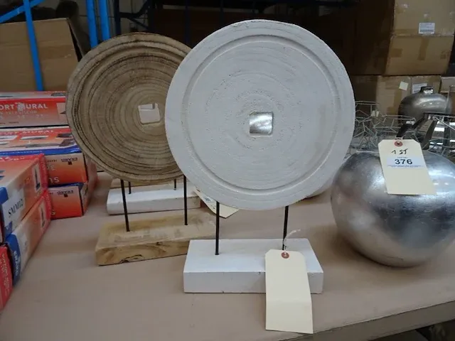 2 x decoratief houten wiel op voet dia 32 x h46cm - afbeelding 1 van  4