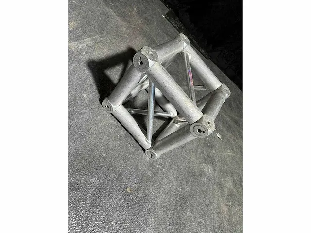 2 x doos hoek type global truss f34 - afbeelding 1 van  1