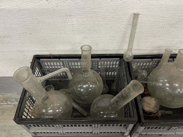 2 x dozen laboratoriumglaswerk - kolven, bekers…… - afbeelding 2 van  3