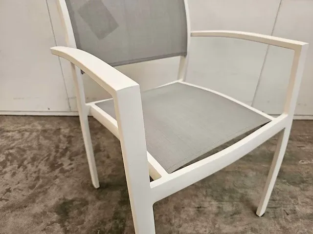 2 x garden prestige alu stapelstoel namur white mat - grey - afbeelding 4 van  4