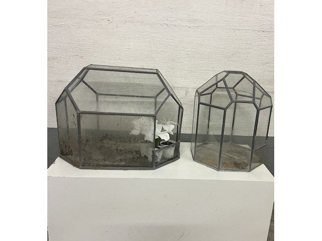 2 x glazen mini-serres voor kamerplanten ,glas met lood , bodem in lood - afbeelding 1 van  1