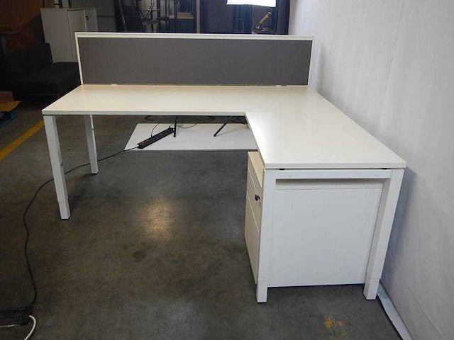 2 x hoekbureau robberechts (zonder ladenblokken) - afbeelding 2 van  2