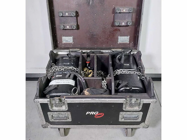 2 x hoist 415v 500kg 4m/m cm-f cee 25mtr chain (1xgood/1xdefect) - afbeelding 2 van  9