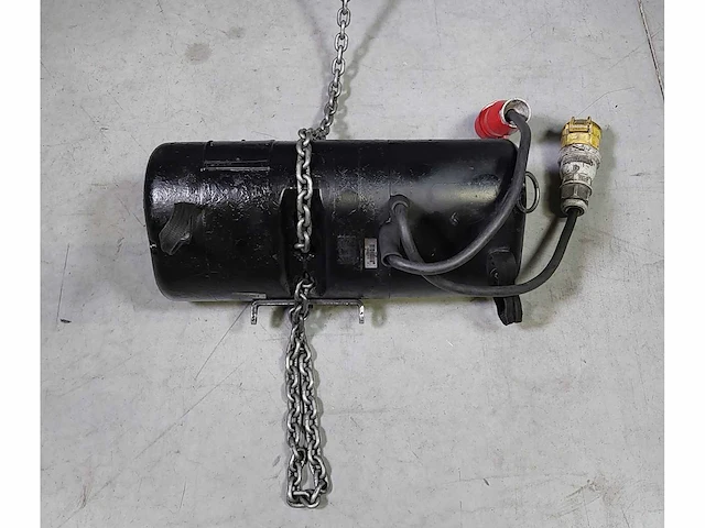 2 x hoist 415v 500kg 4m/m cm-f cee 25mtr chain (1xgood/1xdefect) - afbeelding 8 van  9