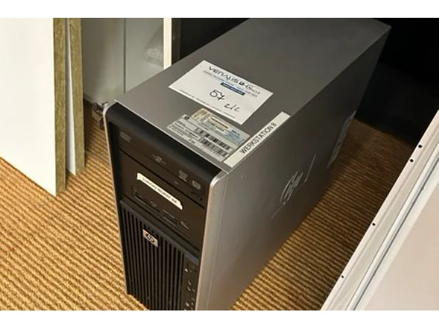 2 x hp desktop + scherm en toetsenbord - afbeelding 4 van  4