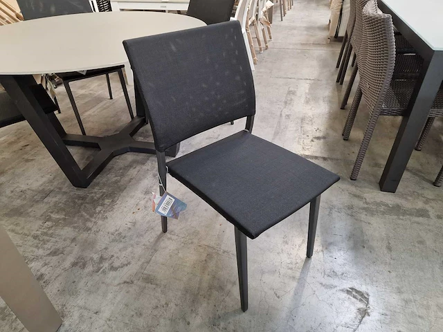 2 x jati-kebon alu stapelstoel orbey zwart - alu frame zwart - afbeelding 1 van  4
