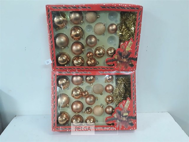 2 x kerstballen 19 stuks + slingers - afbeelding 1 van  3