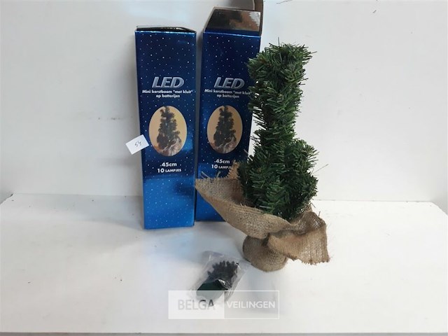2 x kerstboom 45 cm 1 met lampen + 1 zonder lampen - afbeelding 2 van  3