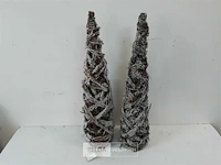 2 x kerstkegel takken met frost 60 cm - afbeelding 1 van  3