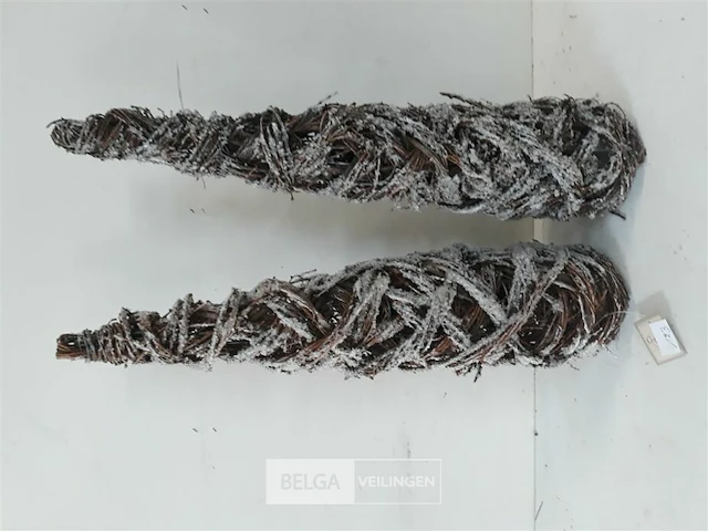 2 x kerstkegel takken met frost 60 cm - afbeelding 3 van  3