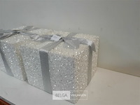 2 x kerstpakje wit met grijze strik 25x25 cm - afbeelding 3 van  3