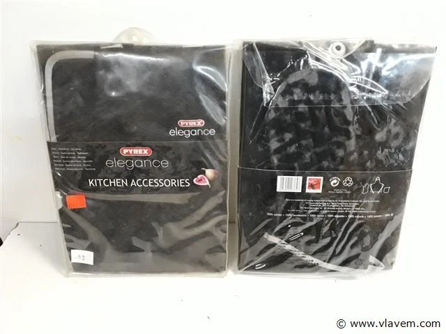 2 x keukenshort in set 3 delig pyrex - afbeelding 1 van  2