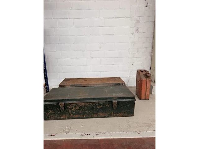 2 x koloniale bak en jerrycan - afbeelding 1 van  4