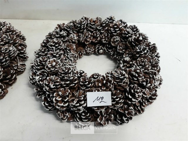 2 x krans tafeldeco met denneknoppen - afbeelding 3 van  3