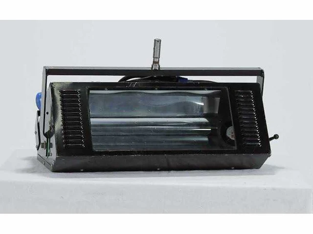 2 x lighting technology striker 2 125kw - afbeelding 2 van  2