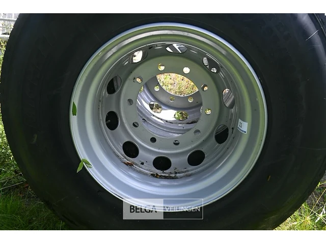 2 x michelin vrachtwagenband + velg - afbeelding 3 van  7
