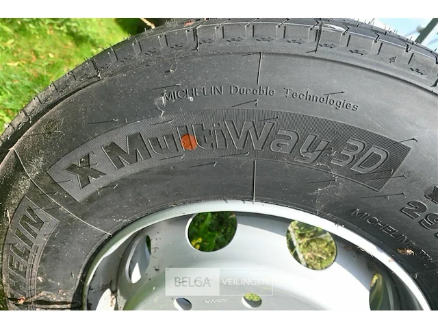 2 x michelin vrachtwagenband + velg - afbeelding 5 van  7