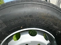 2 x michelin vrachtwagenband + velg - afbeelding 6 van  7