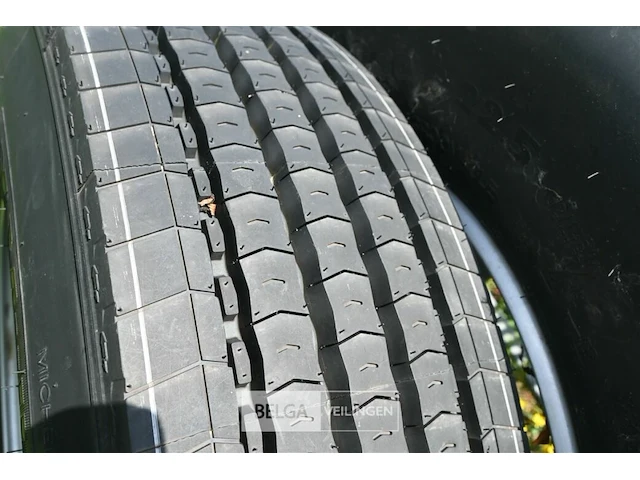 2 x michelin vrachtwagenband + velg - afbeelding 7 van  7