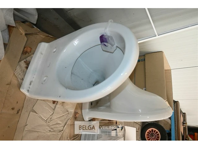 2 x porcher toilet + 3 x geberit toebehoren - afbeelding 2 van  9