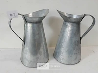 2 x schenkkan uit zinc 24 cm - afbeelding 3 van  3