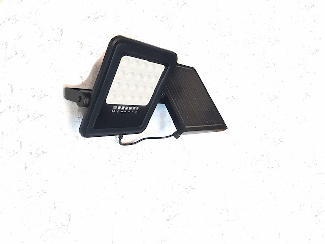 2 x solar 500 lumen led breedstraaler met afstandsbediening - afbeelding 5 van  8